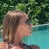 100_sv Desnuda
