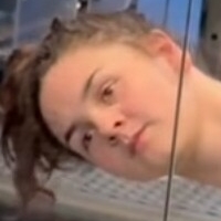 Abbi Pulling Desnuda