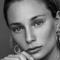 Anouk van Kleef Desnuda