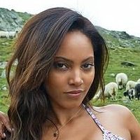 Ariel Meredith Desnuda