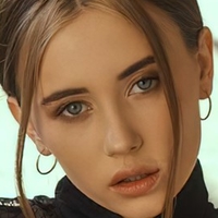 Arilaviee Desnuda