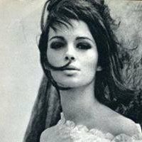 Astrid Heeren Desnuda