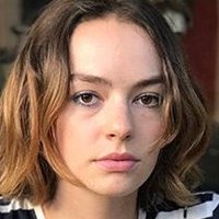 Brigette Lundy-Paine Desnuda