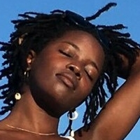 Clara Moneke Desnuda