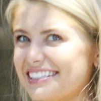 Demi Burnett Desnuda