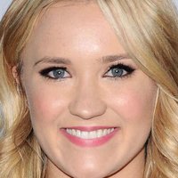 Emily Osment Desnuda