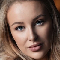 Emily Schweiger Desnuda