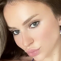 Julia Reinert Desnuda