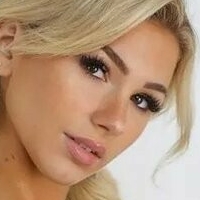 Julie Ambrose Desnuda