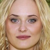 Karolina Kominek Desnuda