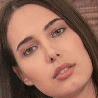 Katrine Pirs Desnuda