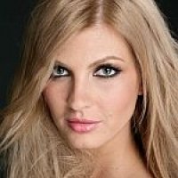 Laura Karnyaczki Desnuda