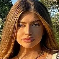 Lucy Ya Desnuda