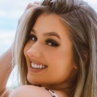 Luiza Schmitt Desnuda