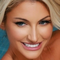 Mckinzie Roth Desnuda