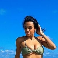 Michelle Bassetti Desnuda