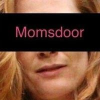 momsdoor Desnuda