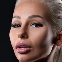 Nikola Rihova Desnuda