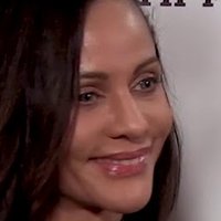 Persia White Desnuda