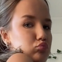 sjsjeuejdb Desnuda