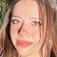 Talya Pek Desnuda